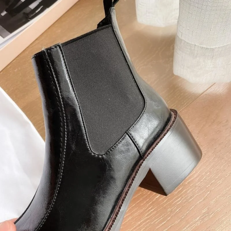 Женские ботильоны из натуральной кожи с квадратным носком на толстом каблуке |