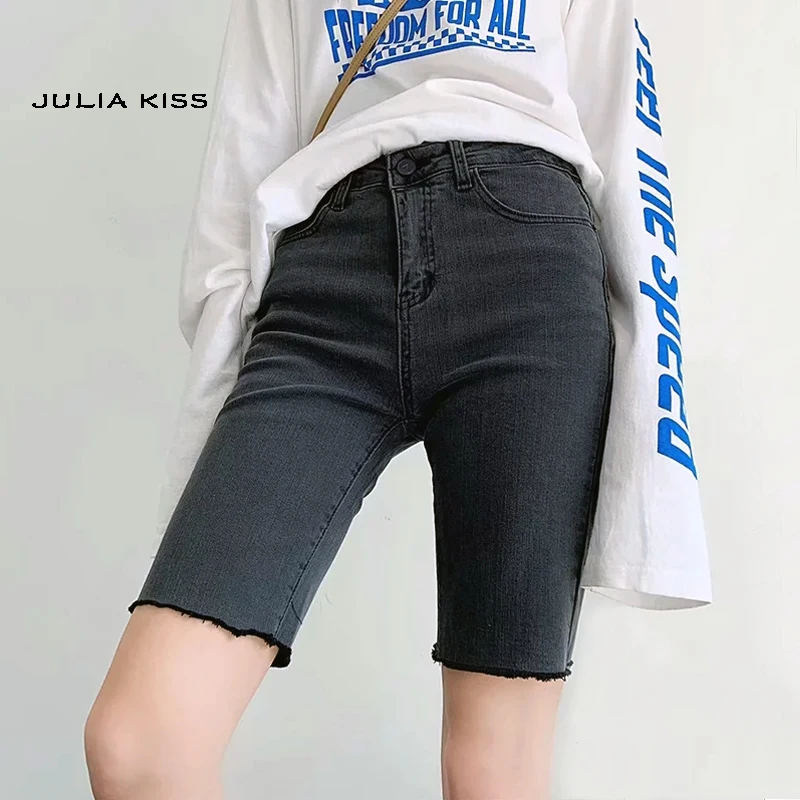 Для женщин зауженного кроя удлиненный Джинсовые шорты с необработанными