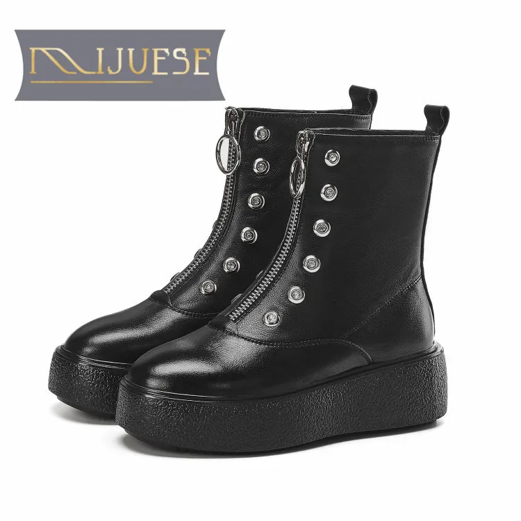 Женские ботильоны из коровьей кожи с заклепками и круглым носком | Обувь