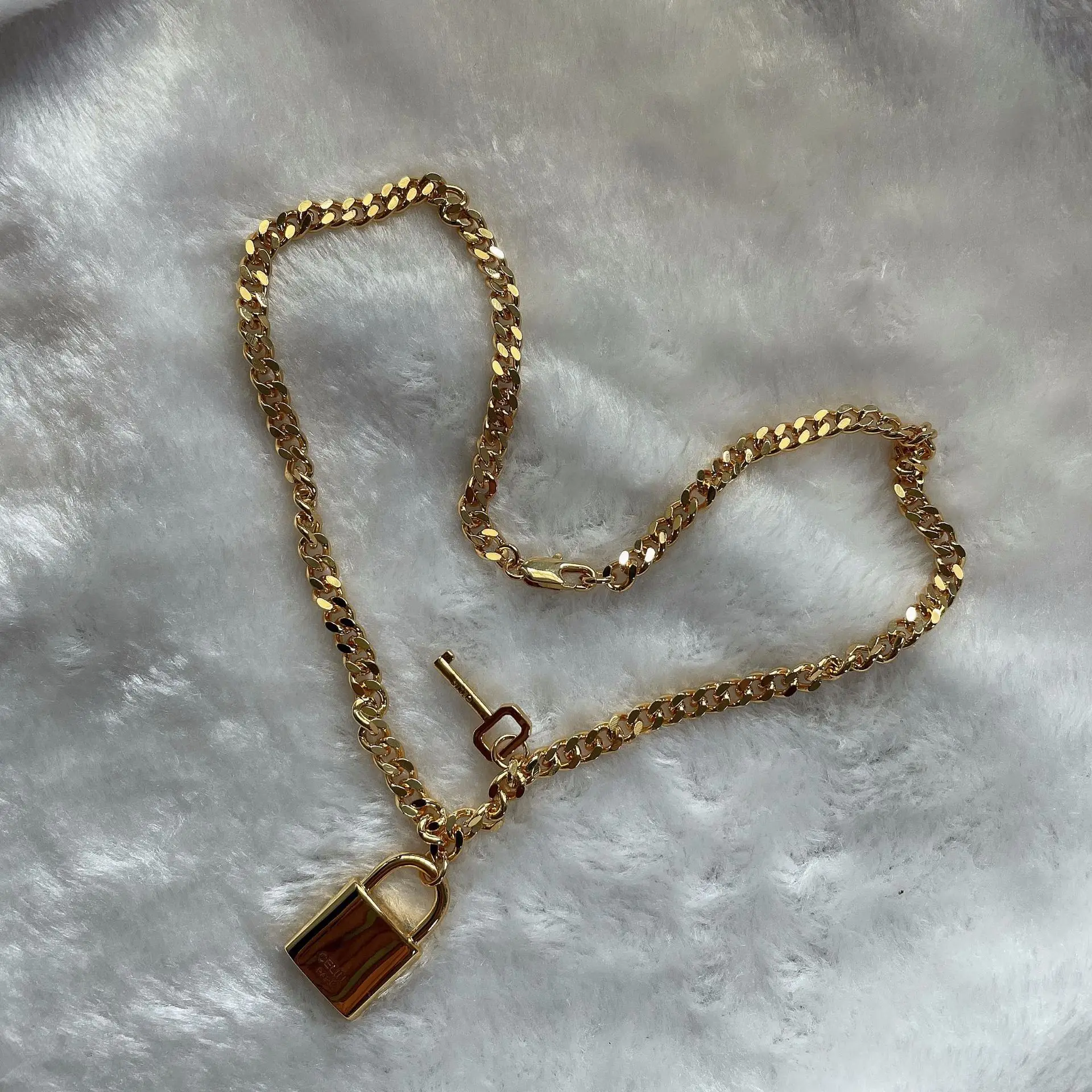 

European and American Key Pendant Thick Chain Necklace Men and Women Couple Golden Clavicle Chain Niche Hip Hop