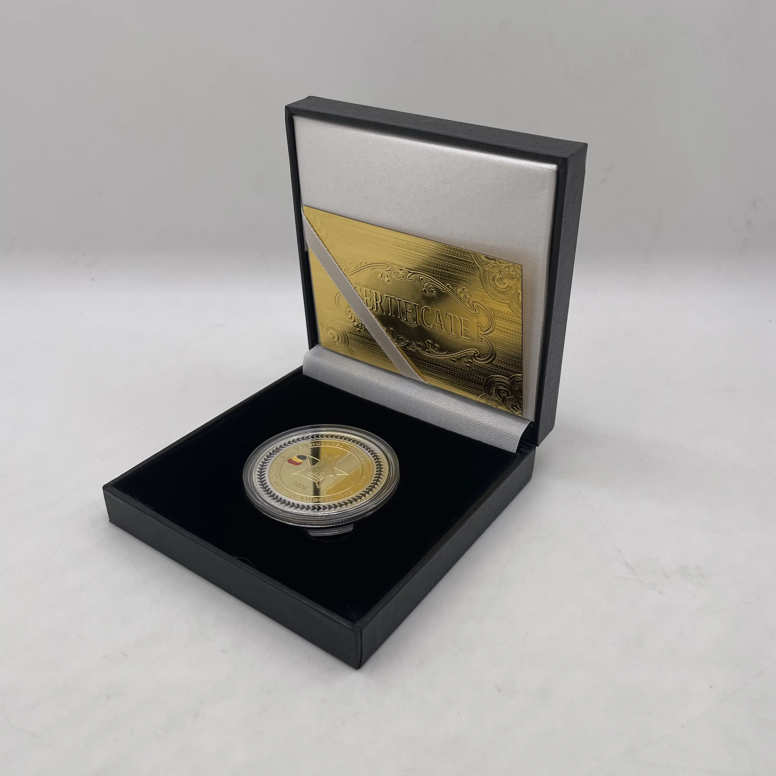 Сто триллиона долларов Зимбабве пять животных голова монета с черной коробкой