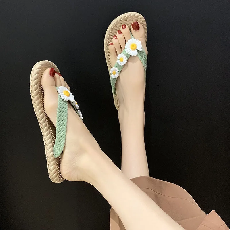 

Flip-flops ladies summer small daisy fashion non-slip shopping beach holiday outside wearing flip flops girl slippers