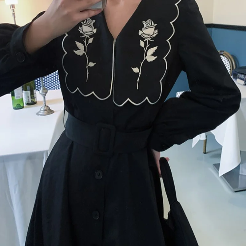 

2020 Autumn Ladies Windbreaker New Fashion Temperament Rose Embroidery In The Long Over The Knee Coats Female
