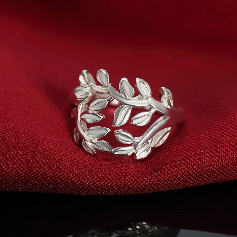 Женское кольцо серебряного цвета с открытыми листьями | Украшения и аксессуары