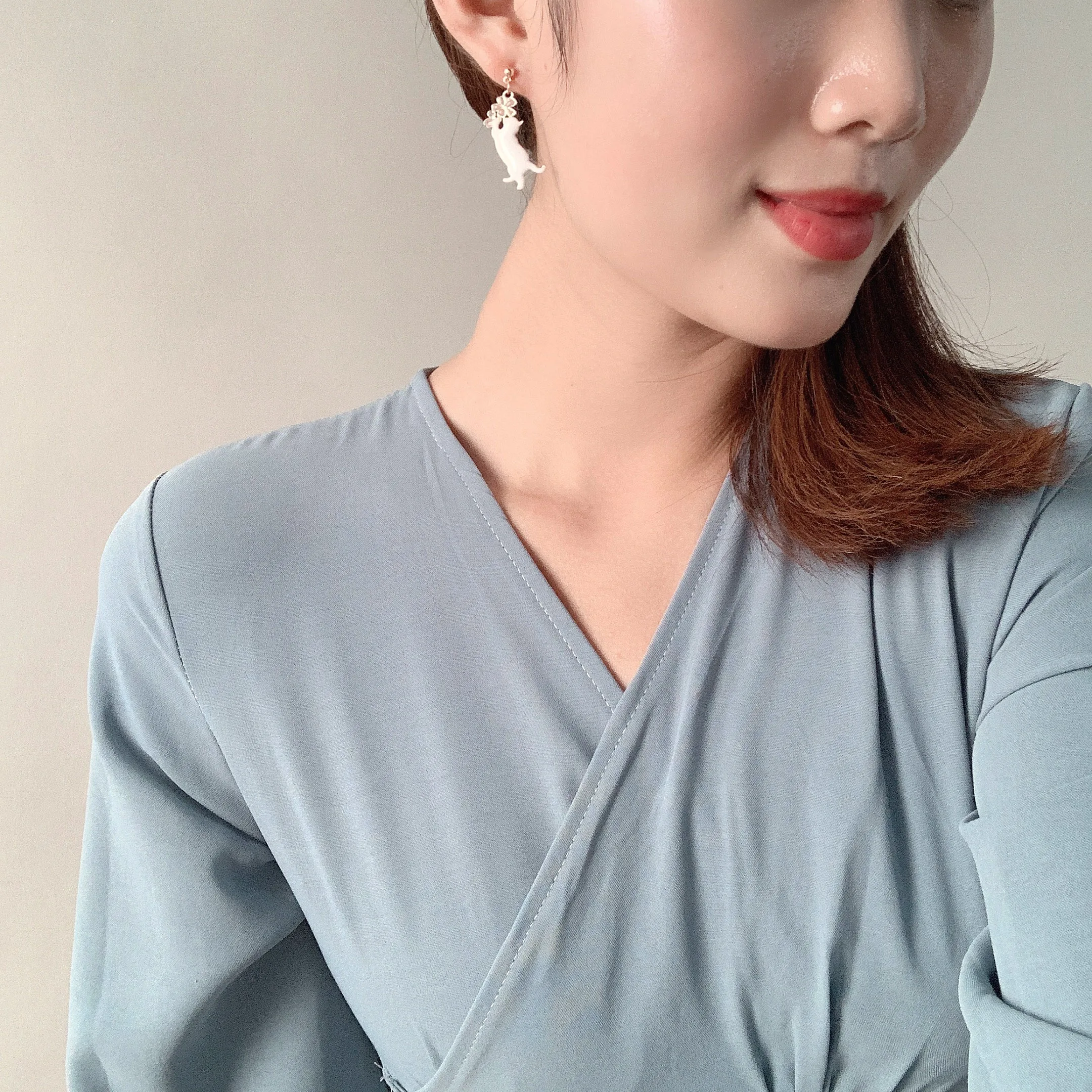 Женские асимметричные серьги Sansummer модные блестящие с цветком Сакуры и кошки