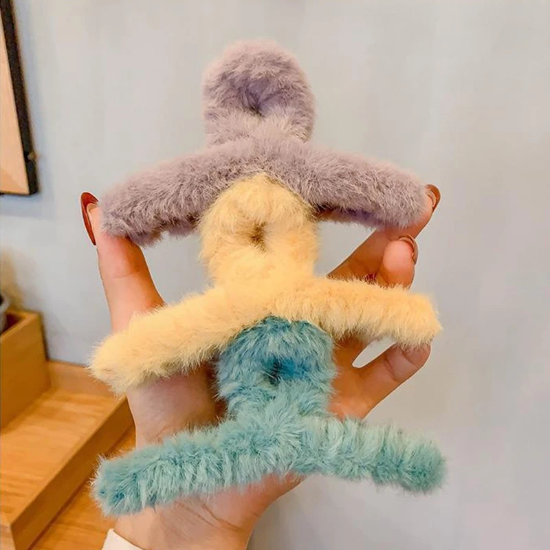 Winter Plush Hair Claw Elegant Acrylic Hairpins Faux Fur Hair Clip Barrette Crab Headwear for Women Girls Hair Accessories