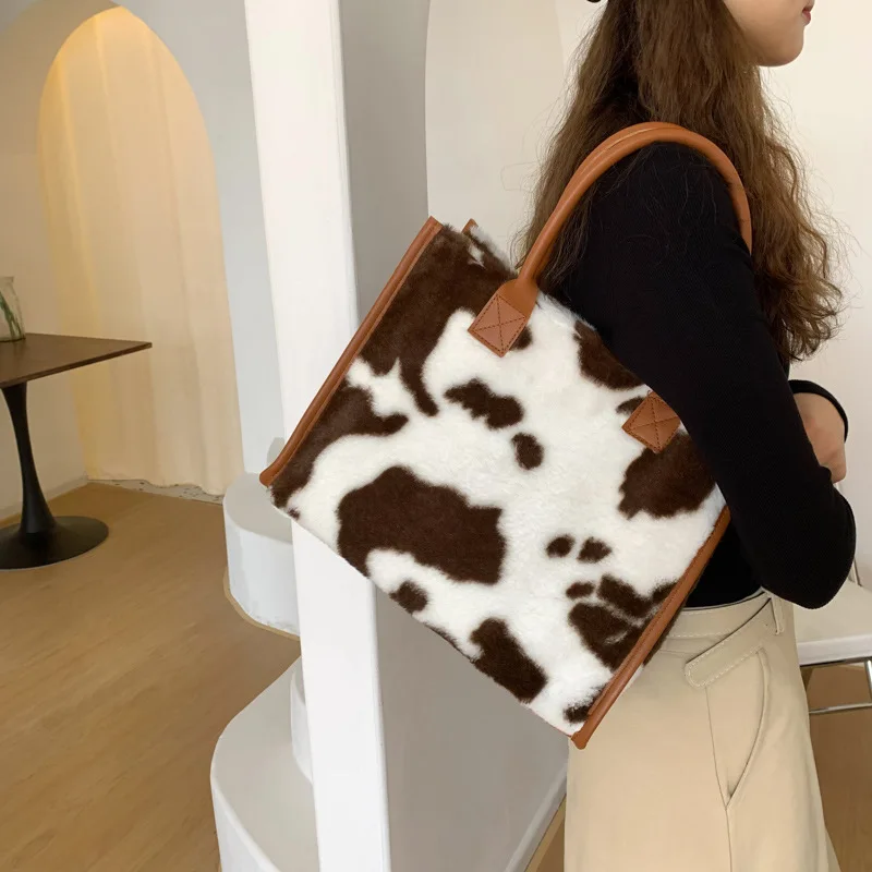 

2021 Newest Women Faux Fur Big Handbags Fluffy Plush Ladies Chain Shoulder Bag Fashion Female Furry Daily Clutch Purse