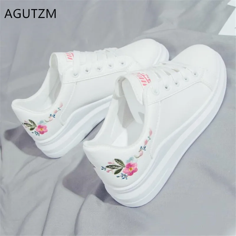 Женские кроссовки на шнуровке AGUTZM белые удобные дышащие плоской подошве