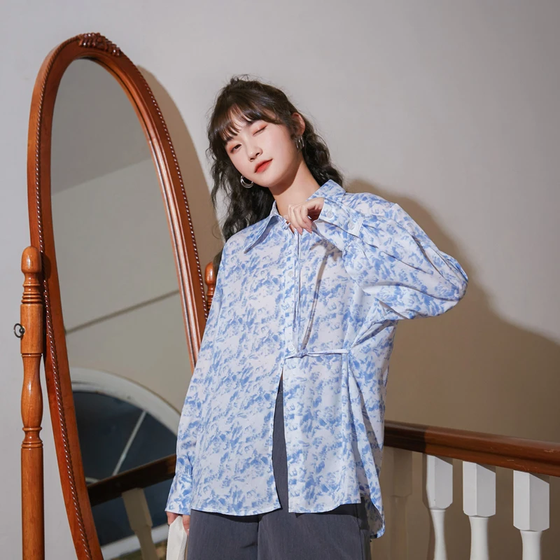 

COIGARSAM Vintage Full Sleeve Shirt Womens tops Print Loose Turn-down Collar Women shirts Blue 8951