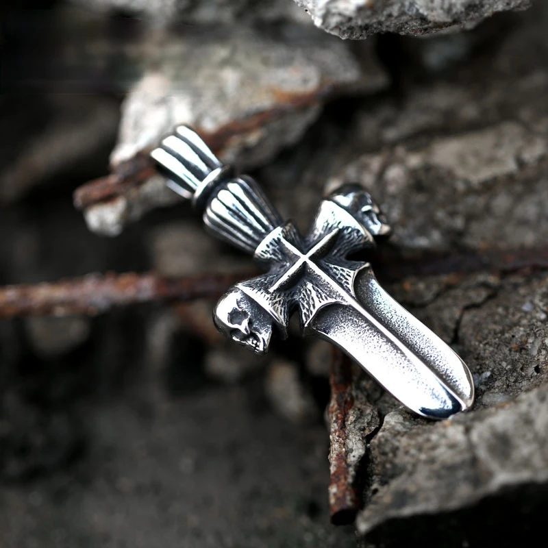 

Retro Gothic Skull Dagger Pendant Personality Jesus Stainless Steel Cross Pendant Hip Hop Motorcycle Party Pendant Necklace