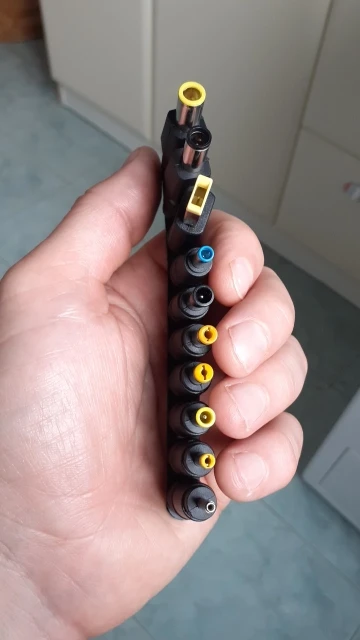 Универсальное зарядное устройство постоянного тока для ноутбука 10