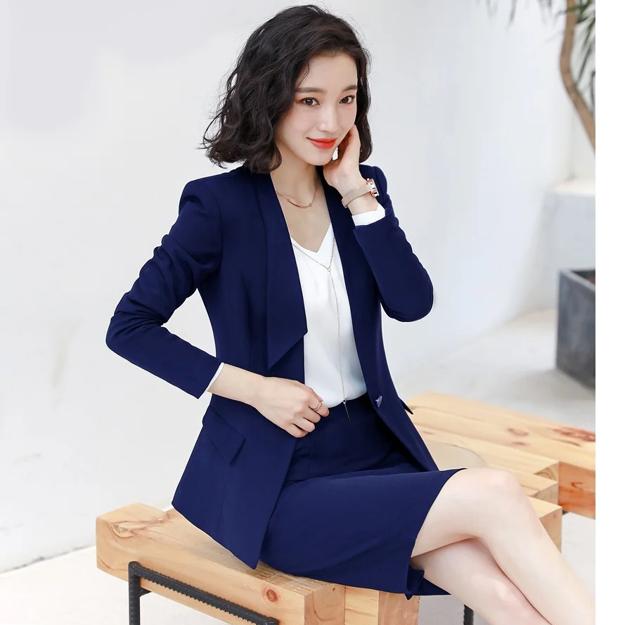 Женский деловой костюм с блейзером темно синий юбкой и жакетом офисная