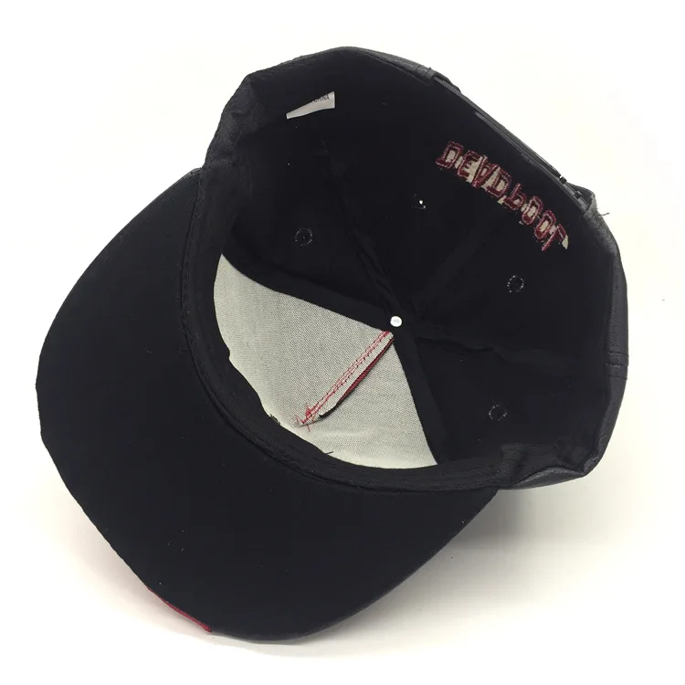 Кепка с логотипом в стиле Дэдпул красного цвета козырьком | Аксессуары для одежды