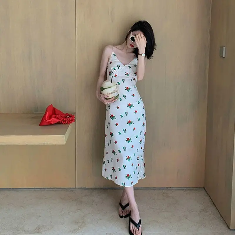 

2021 summer new super fairy V-neck floral suspender dress French RETRO art slim dress