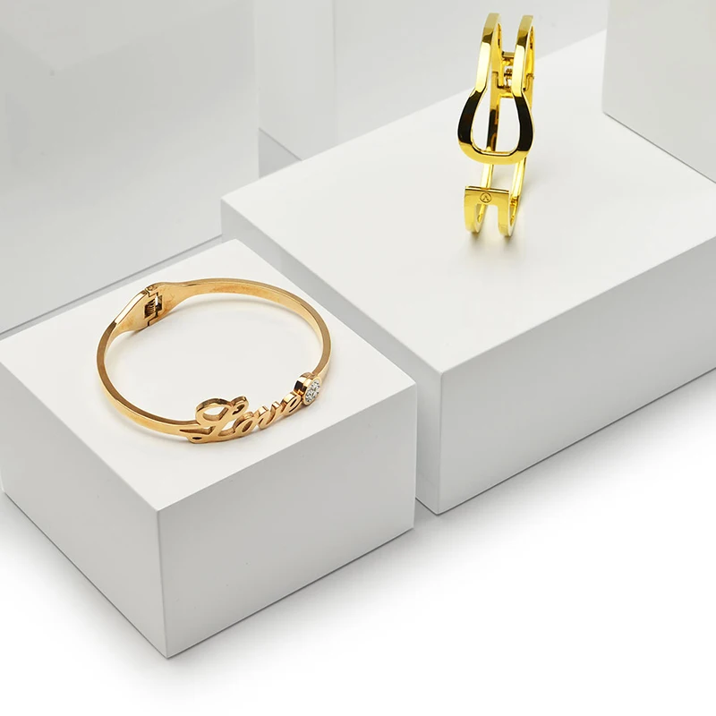 Oirlv Elegant White Gloss Lacquered Solid Wood Ring Bracelet Display Holder Earring Pendant Display Stand Jewelry Display Set