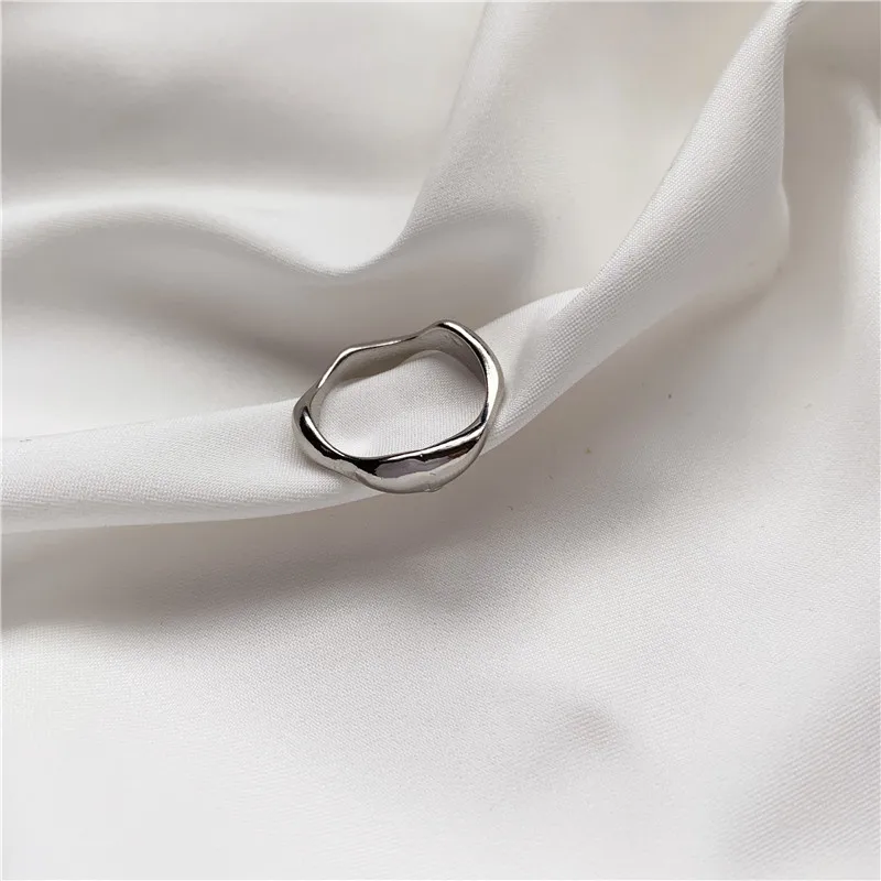 Кольцо женское золотистое/серебристое с волнами | Украшения и аксессуары