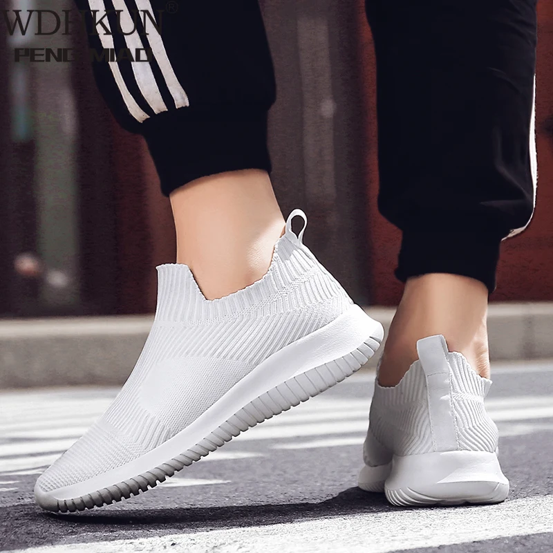 

Новые 2020 летние дышащие кроссовки для мужчин носки обувь мужской открытый Одежда высшего качества для прогулок светильник Мужская обувь; ...