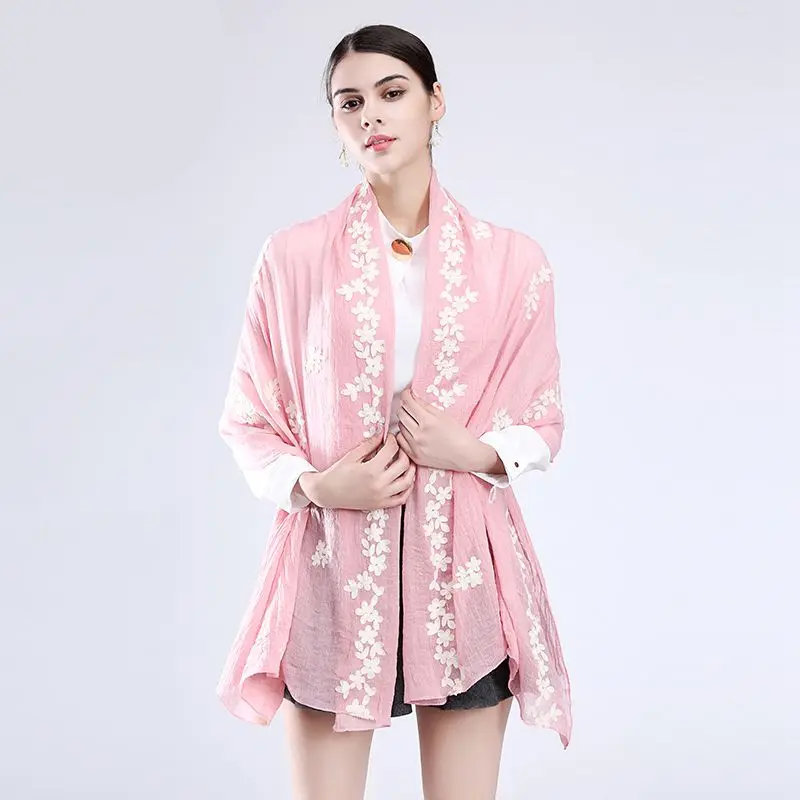 

Шарф модная шаль из вискозы с цветочной вышивкой Новинка женский элегантный темпераментный шарф для путешествий всесезонный доступный шар...