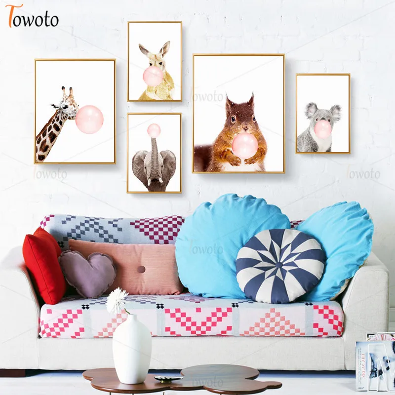 Картина для детской стены с изображением животных розового цвета жирафа кенгуру