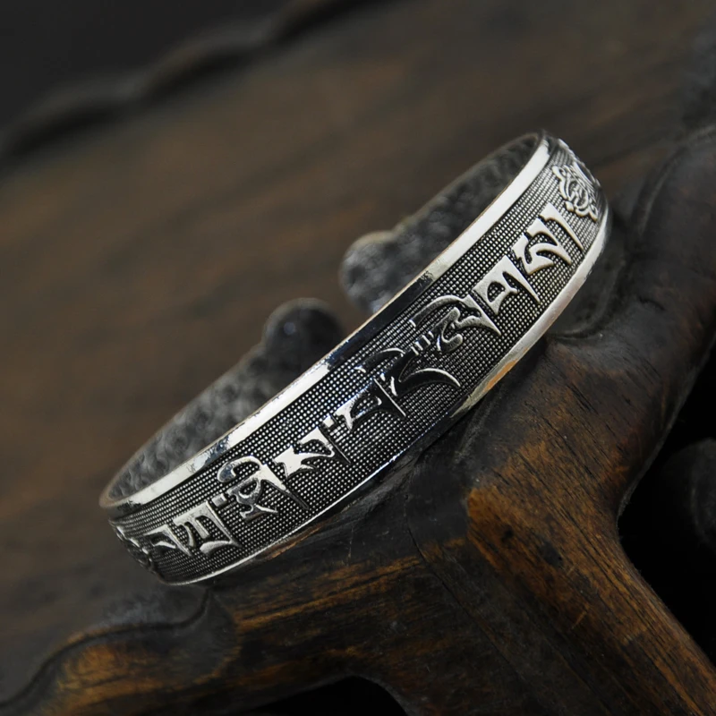 

Carved six character Zhenyan round head opening Miaotai Silver Bracelet