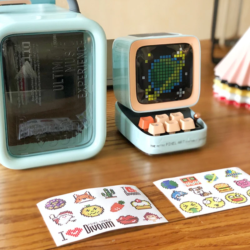 구매 새로운 DITOO 픽셀 블루투스 무선 스피커 벚꽃 색상 기계 레트로 컴퓨터 모델 스마트 스피커 알람 시계