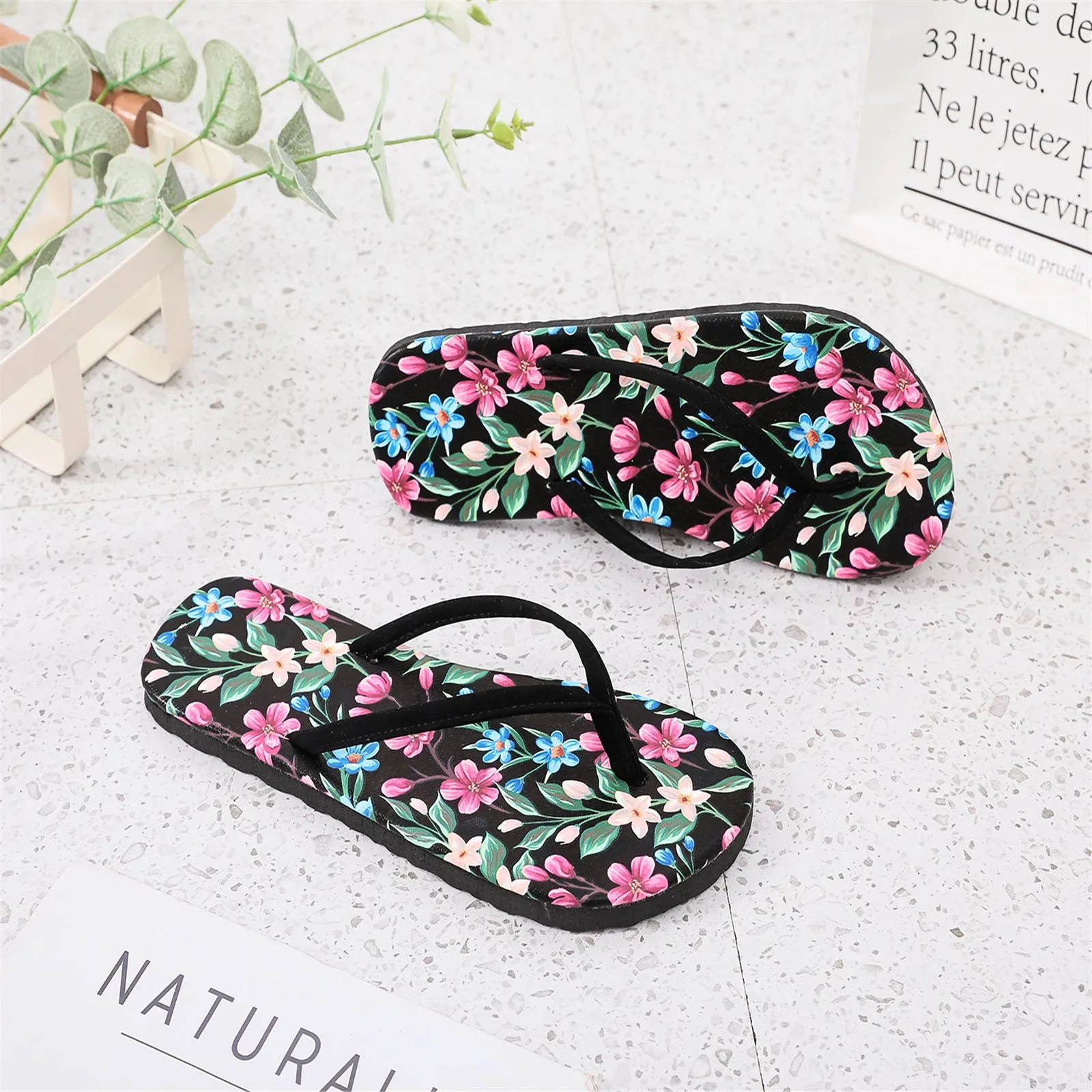 

Ladies Flat Flip Flops Non-slip Fashion Casual Breathable Outdoor Beach Shoes Women Summer Flip Flops Bohemian Style Sandals