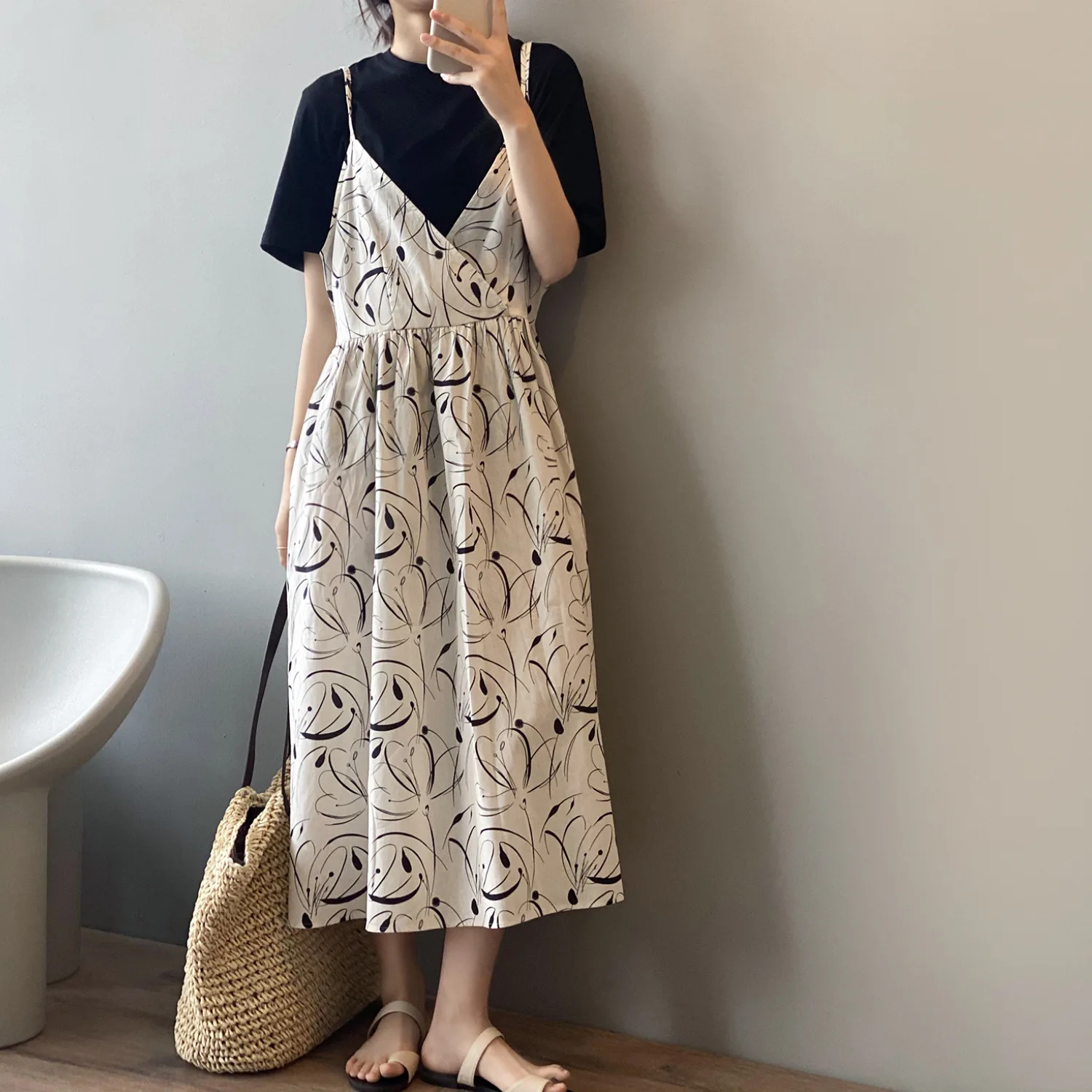 

동대문 Printed Elegant Casual Slip Dress Chic Bottom Summer Fashion Gentle Florals V-Neck Women Long Strap Dress Vestidos