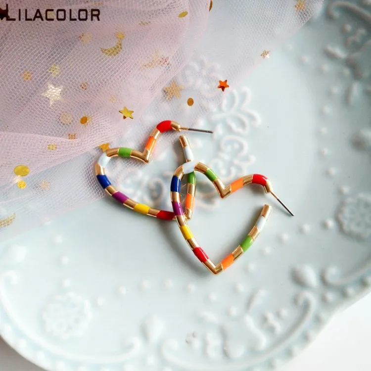 Женские цветные серьги-кольца с сердечками простые геометрические серьги из