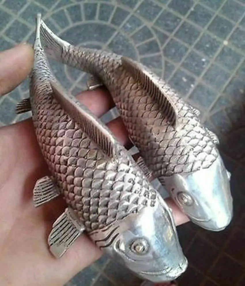 

2pc Folk Tibetan Silver carvings a auspicious lifelike Wealth fish statue