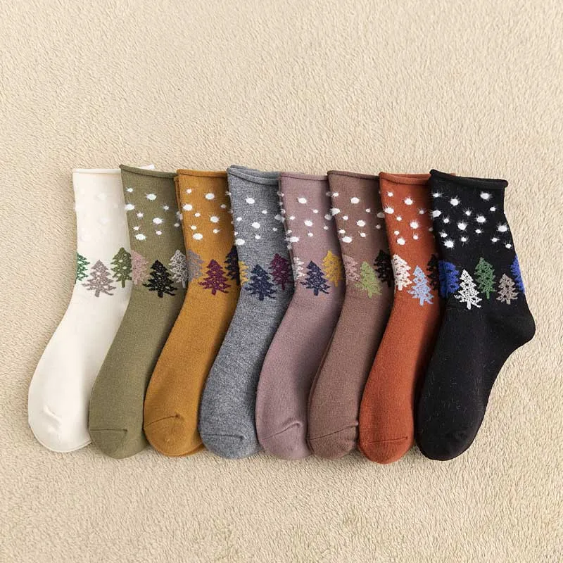 

HEPOSCKONE New Product Autumn Winter Cartoon Christmas Tree Women Socks Personality Cotton Edge Feather Creative Sokken Harajuku