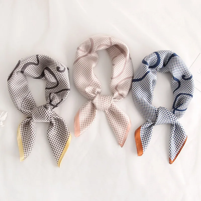 

Nieuwe Zijden Sjaal Plein Vrouwen Mode Plaid Brief Gedrukt Sjaals Lady Zakdoek 70X70Cm Bandana Foulard Wrap femme