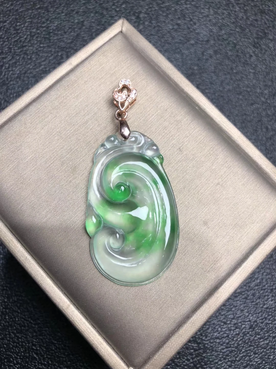 Только одна! Из натурального прозрачного камня жадеит нефрит ruyi кулон ожерелье