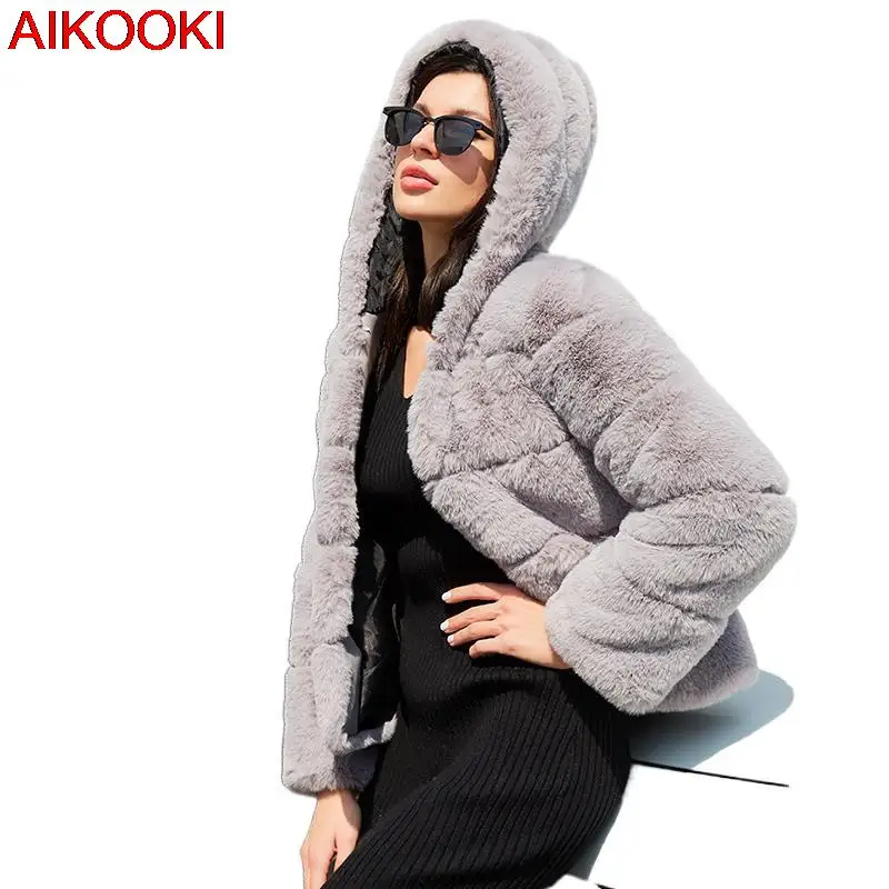 

Модные высококачественные меховые пальто AIKOOKI из искусственного меха для женщин с капюшоном зимняя элегантная Толстая Теплая Верхняя одеж...