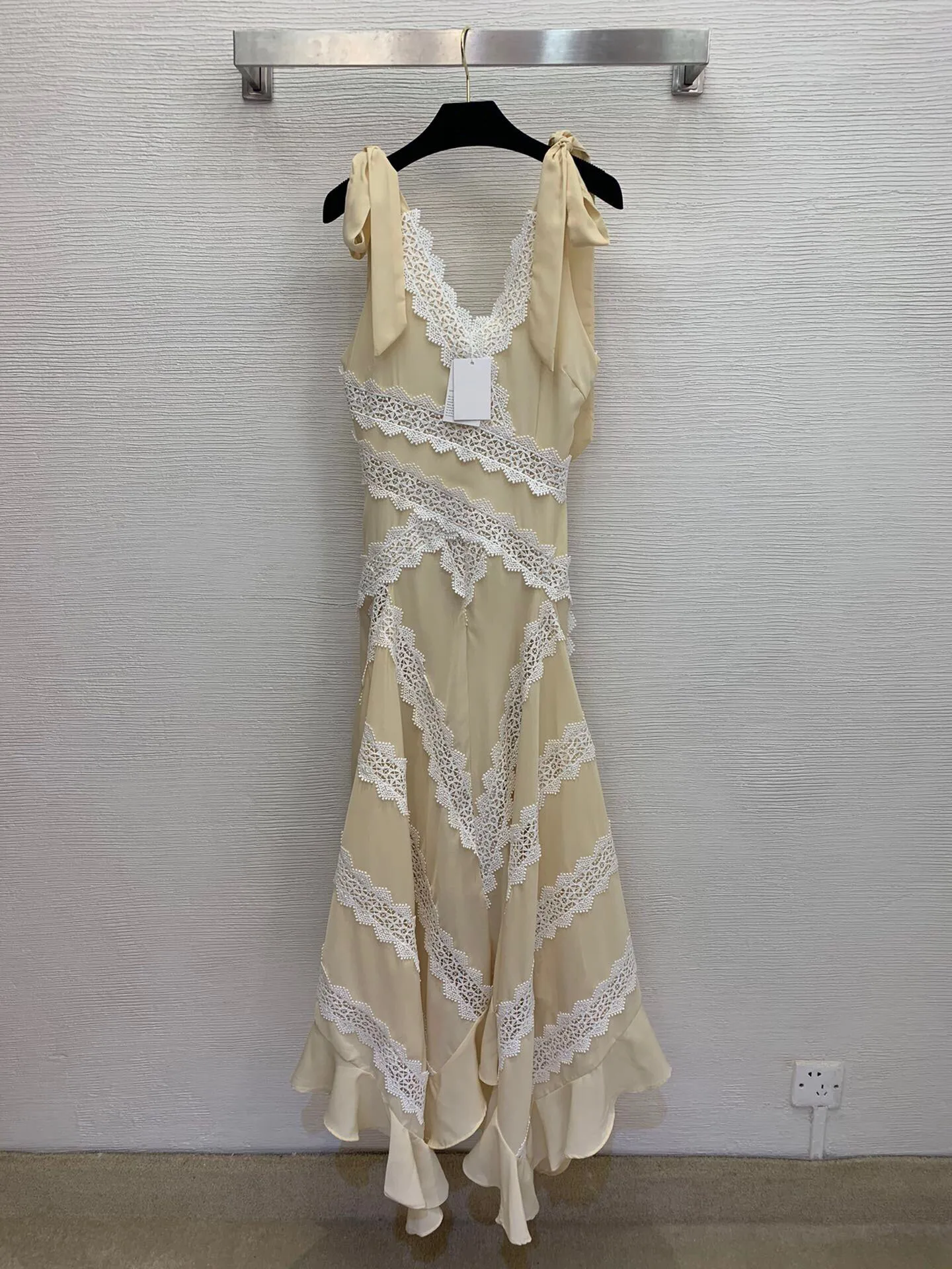 

High Quality Early Spring New Lace Stitching Bow Tie Irregular Skirt Deep V-neck Dress Long Skirt Dresses for Women