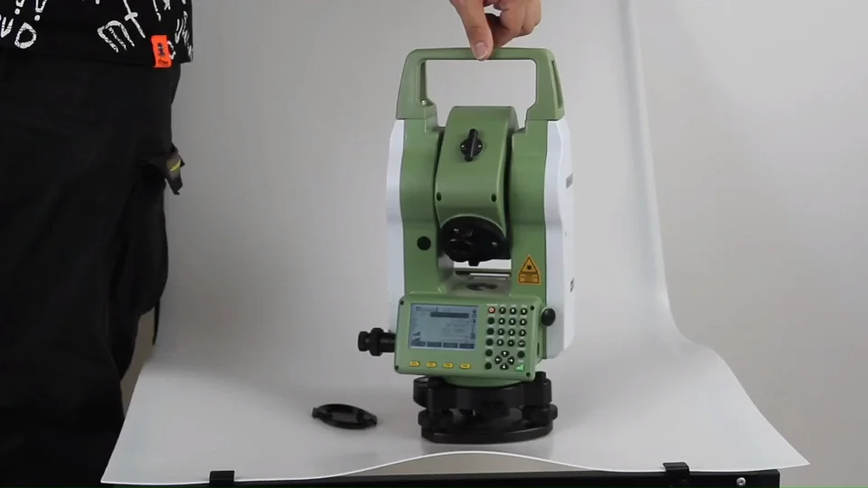 

DADI Leica System 400m reflectorless total station DTM752R two batteries reflectorless total station