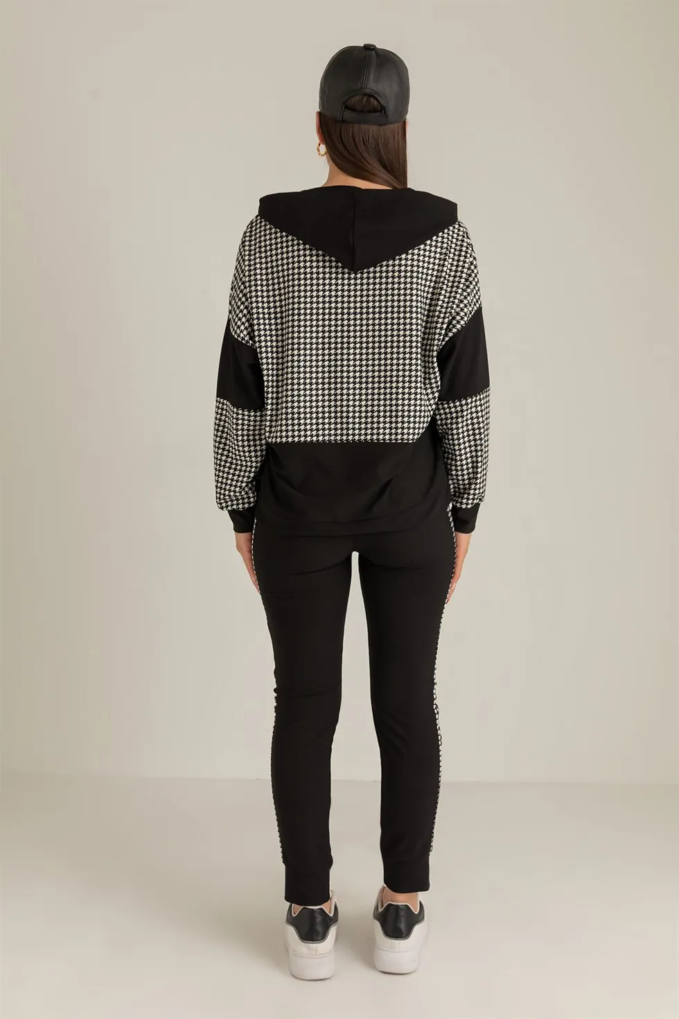 

Crowbar Garnili Tracksuit Suit-BLACK