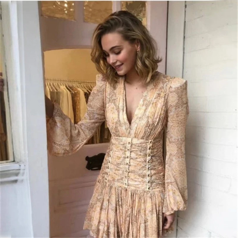 Женское шифоновое платье бежевое вечернее с длинным рукавом и v образным вырезом