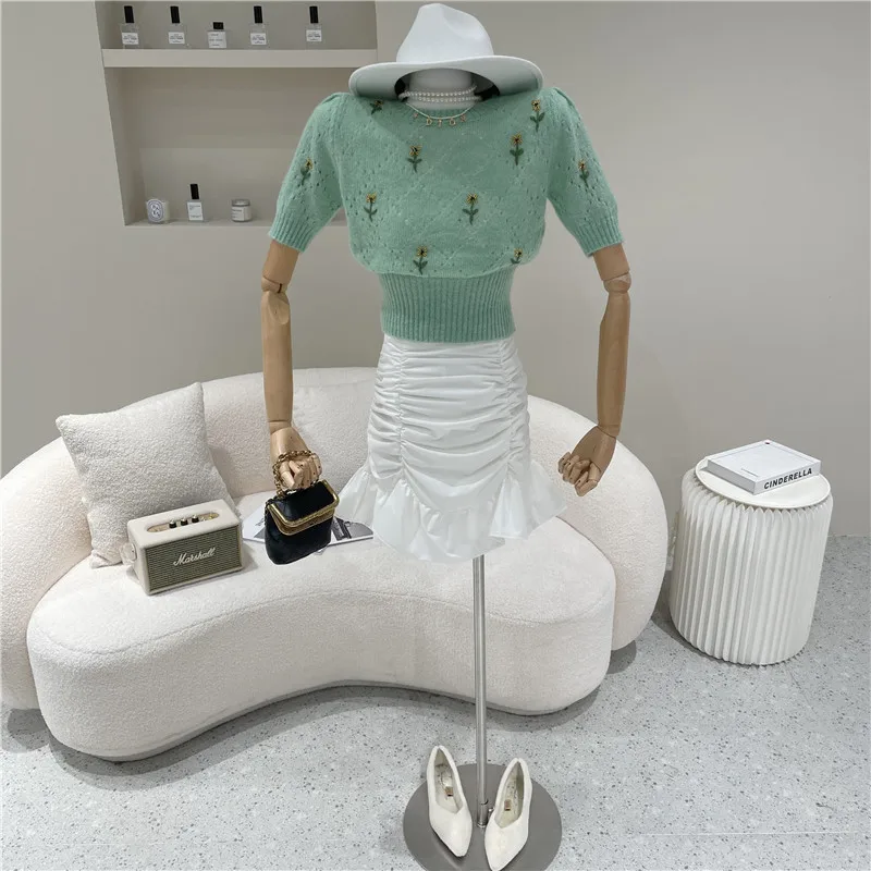 

Two Piece Set Women Spring Summer 2021 Niche Design Fashion Embroidered Beaded Sweater Short Sleeve Top + Pleated Fishtail Skirt