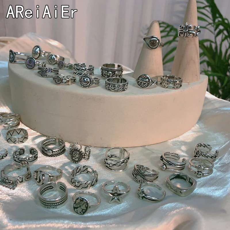 Женское кольцо на палец в римском стиле простое красное из титановой стали