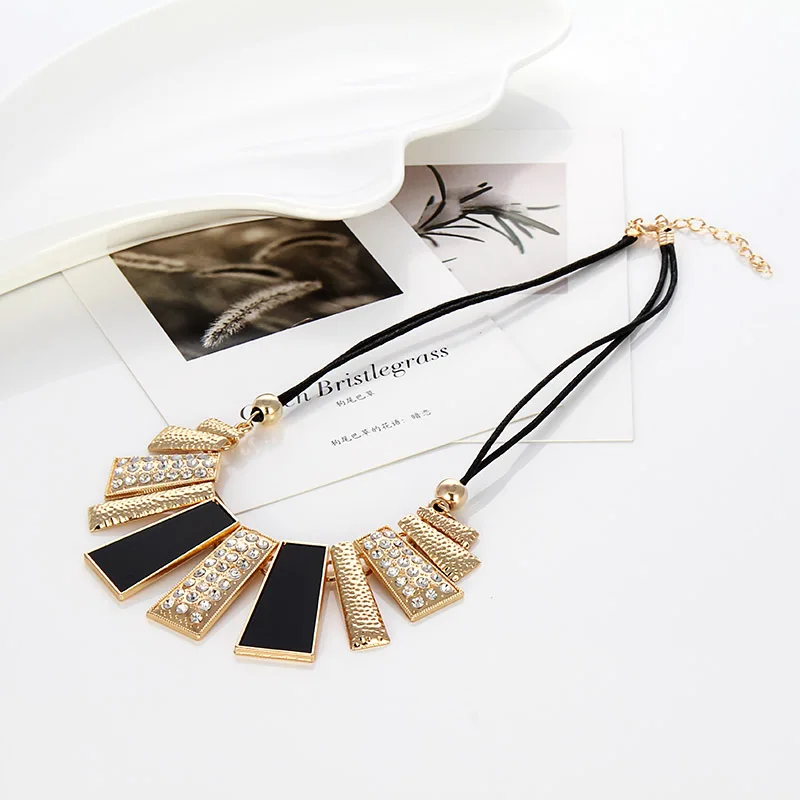 

Exaggerated Necklace, Geometric Leather Rope Necklace, Clavicle Chain, Female Short Necklace Necklace for Women Wholesale