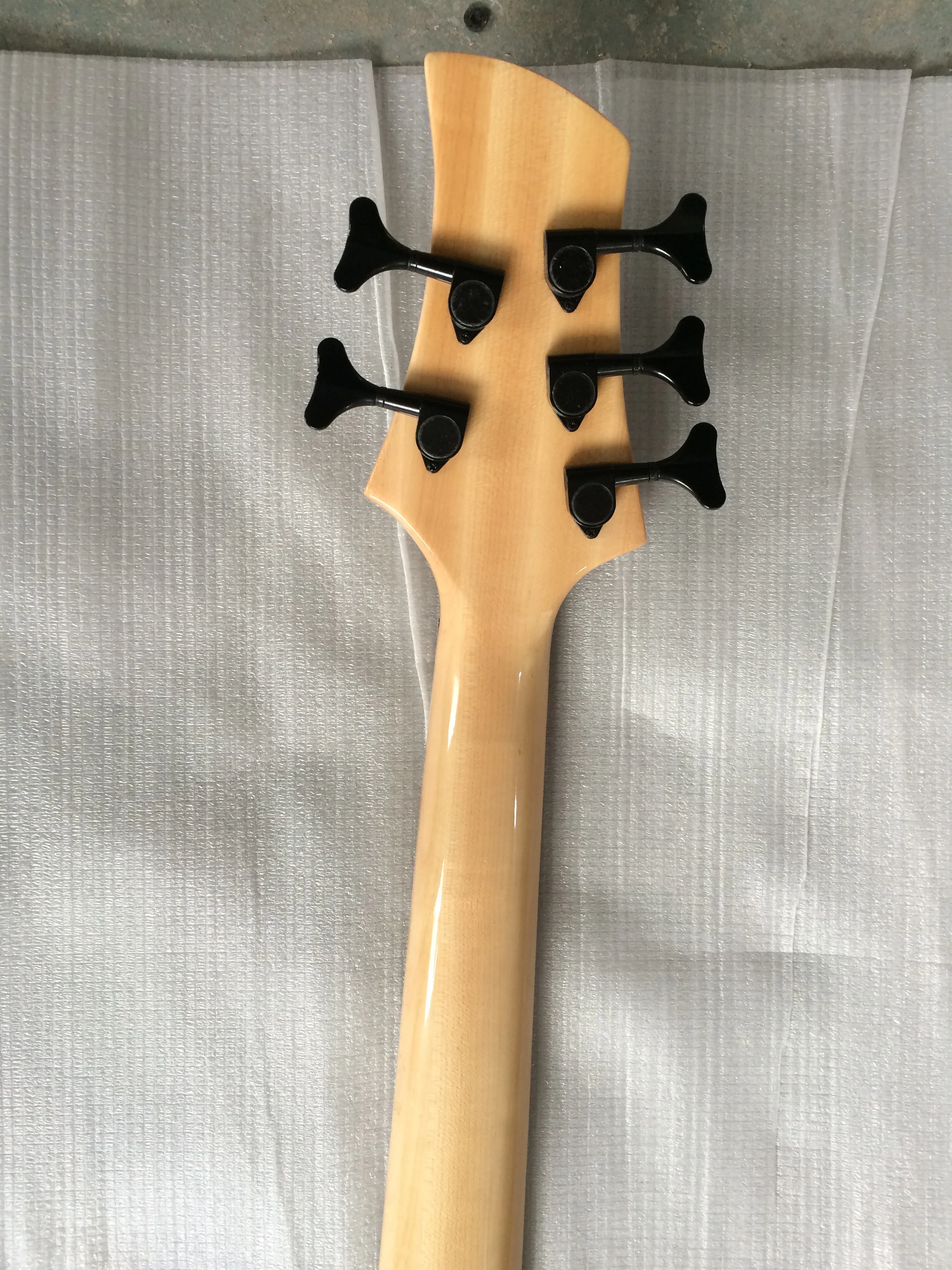 Высокое качество бабочка 5 струн золы древесины бас гитара шея через корпус для