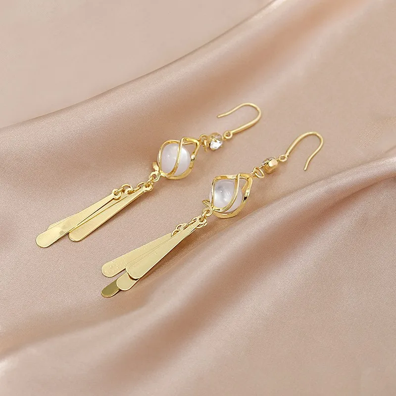 Женские длинные серьги-кисточки с красным круглым опалом | Украшения и