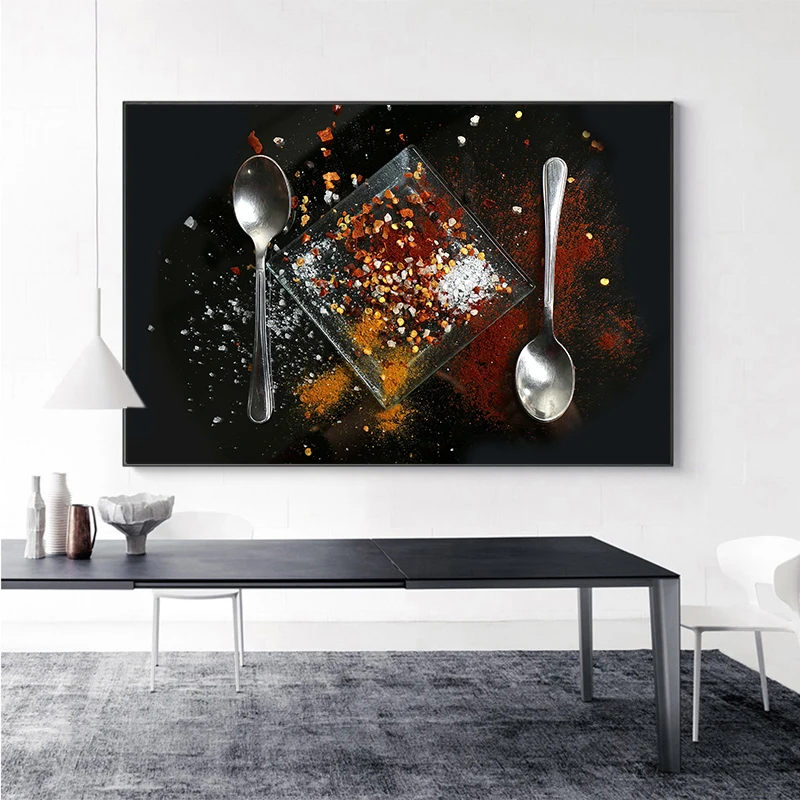 Кухонный тематический черный фон для специй и ложек на столе картины холсте