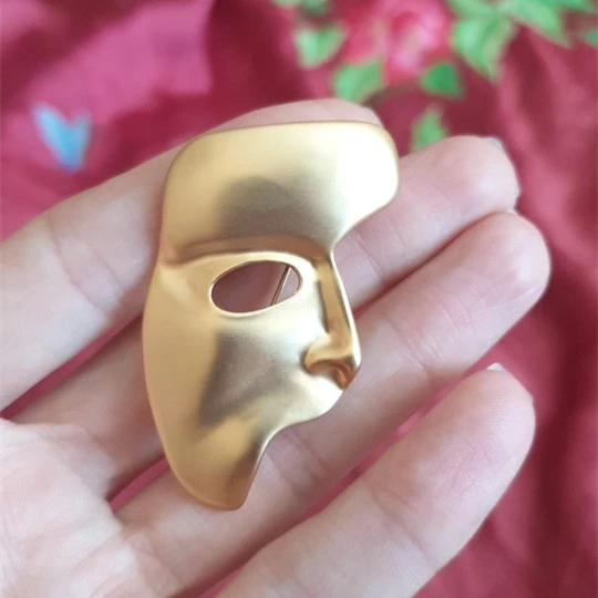 Женская винтажная металлическая брошь AOMU золотистая в форме абстрактной маски