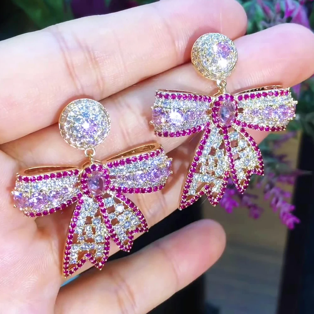 

Soramoore Luxury Pink Blwknot Pendant Earrings High Quality Fashion Jewelry For Women Wedding High Quality серьги 2021 тренд