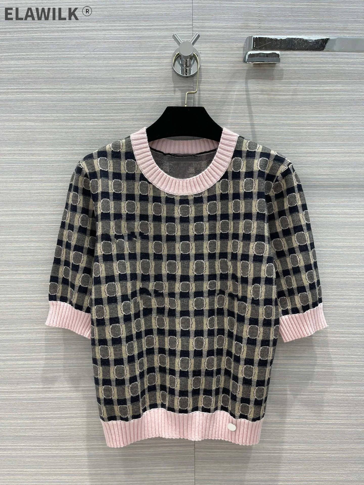 

Fashion Plaid Knitted Tops Women Good Quality Contrast Pink Edge Short Sleeve Tops High-end Brand Wool Cashmere Tops Autumn 2021