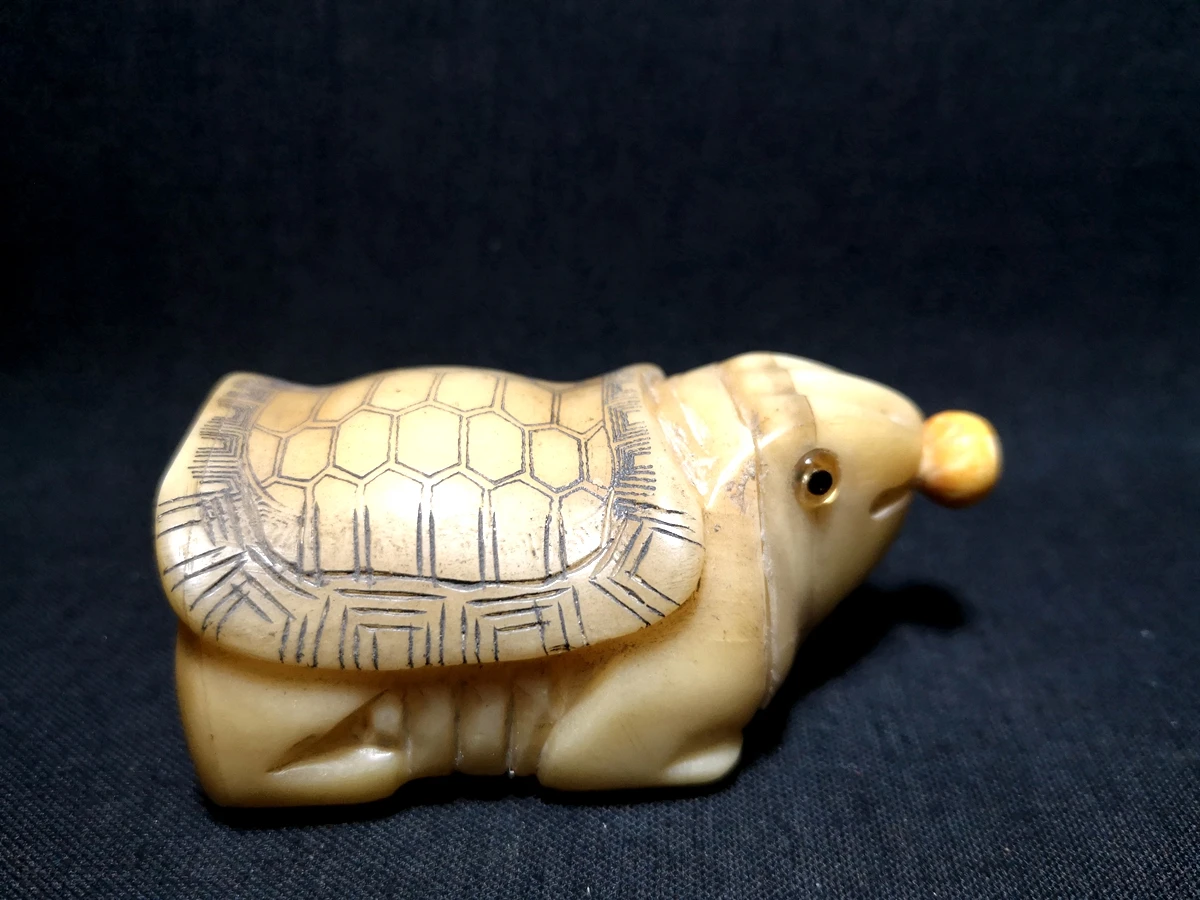 

YIZHU CULTUER ART Collection Ornaments Asian China Old Hand Carved Lovely Turtle Snuff Bottles Family Decoration