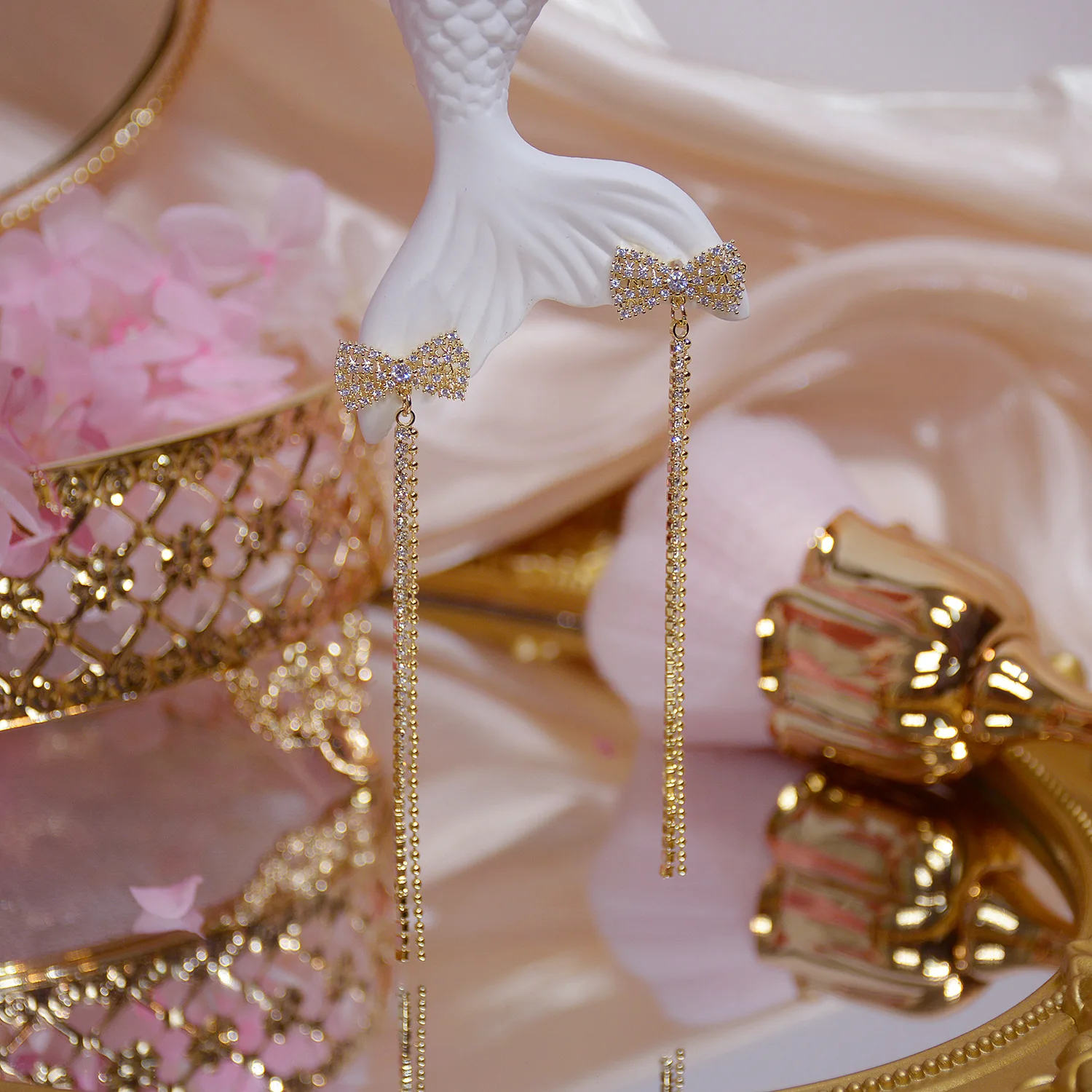 

Shiny Side New Accessories Crystal Knot Stud Earrings for Women Fashion Jewelry Elegant Zirconia Long Tassel Earrings