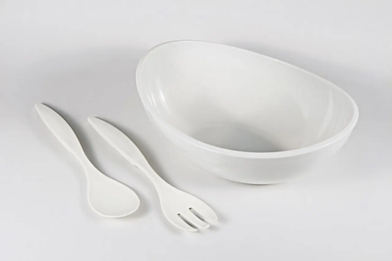 

Салатница с ложкой