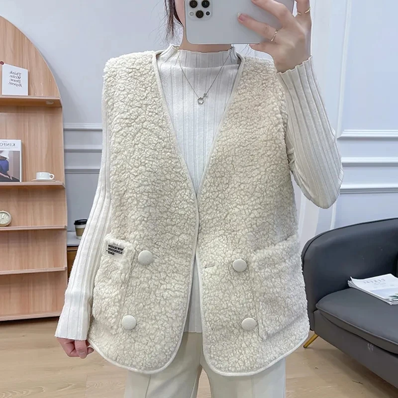 

2022 Winter Warm Lamb Hair V-neck Vest Women Fur Coat Spring Fall Double Breasted Two Pockets Waistcoat Fashion Female Jacket